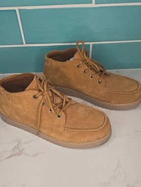 Koolaburra Men's Suede Chukka Boots in Tan